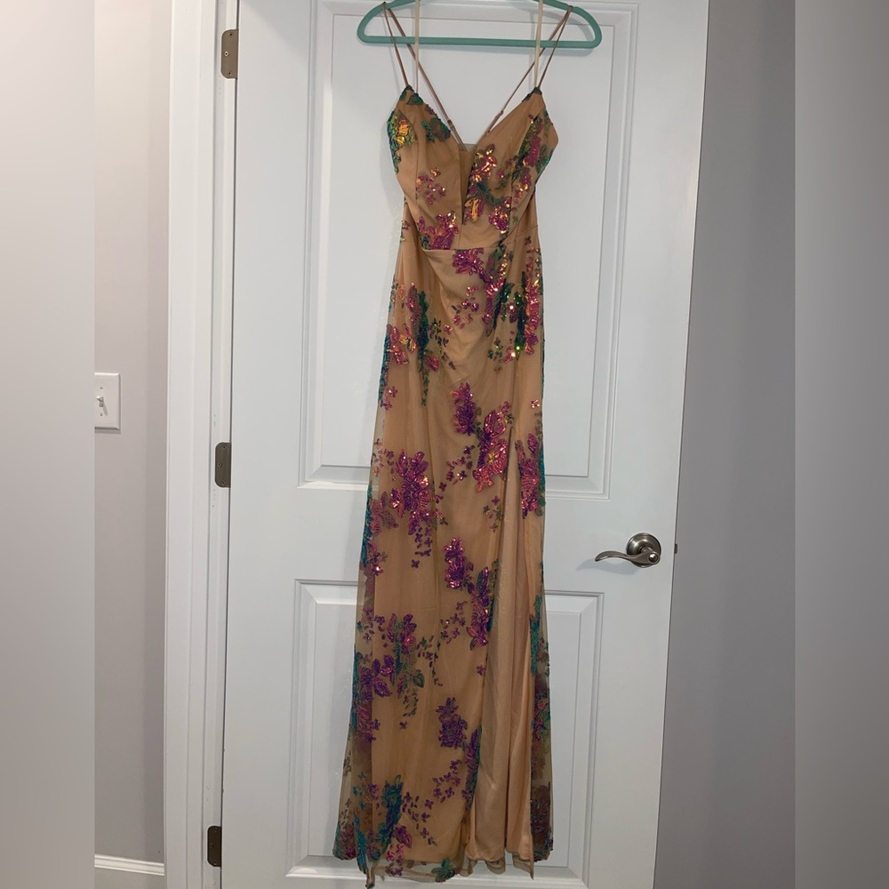 NWT STUNNING DRESS